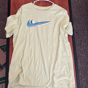 Yellow xl Nike t-shirt
